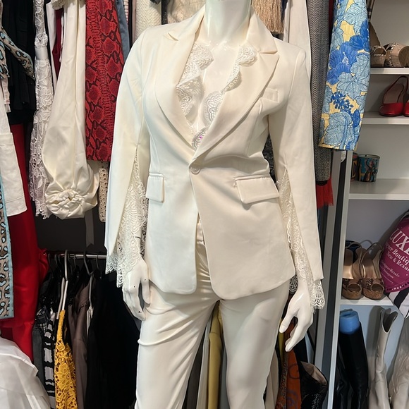 FENDAS White Pantsuit w Lace Design Trim 34/XS - Picture 3 of 16